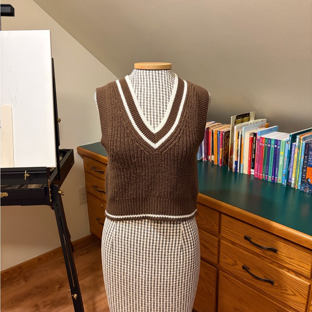 Divided by H&M Women’s Brown Sweater Vest Size XS Preppy School Girl Academia